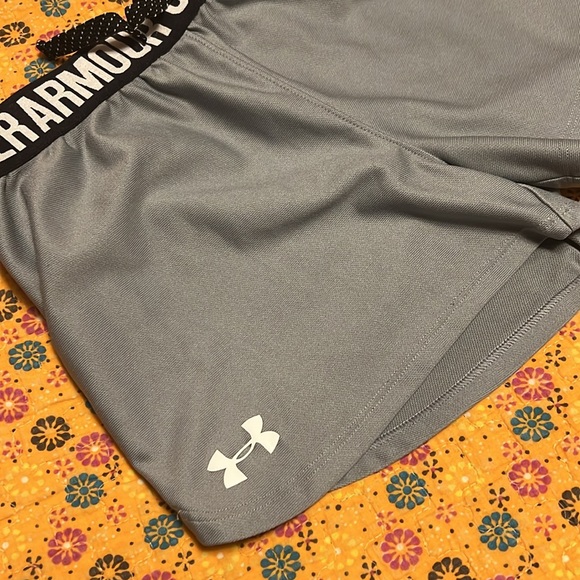 Under Armour Shorts size youth medium - Picture 2 of 7